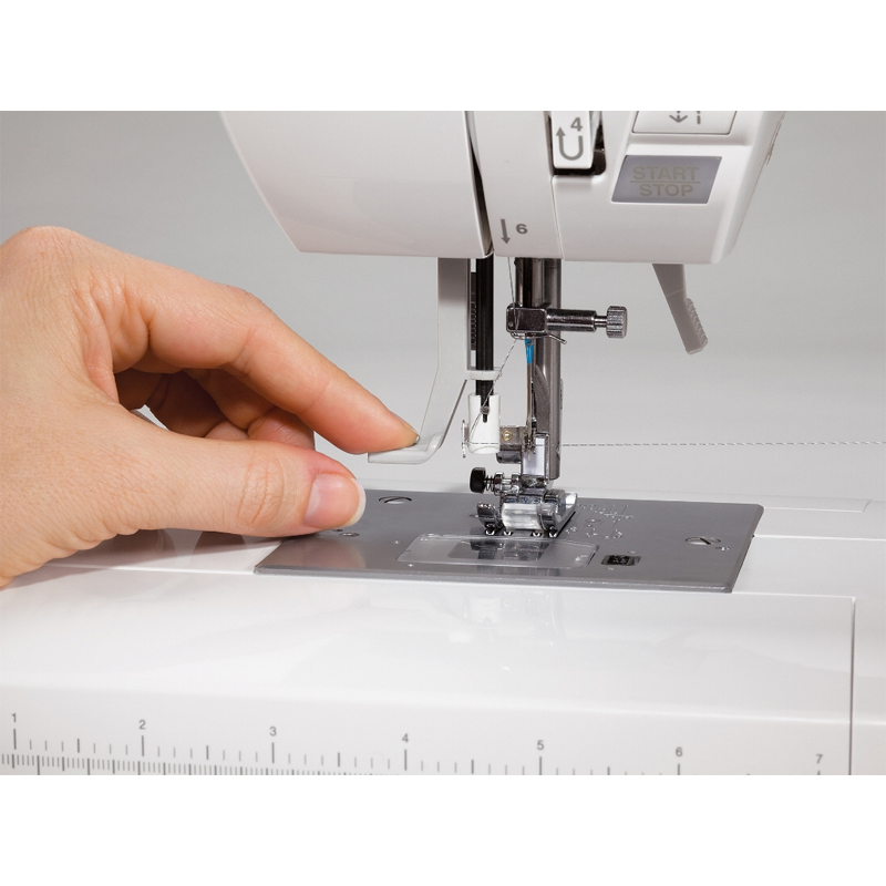 Singer 9960 Quantum Stylist 600Stitch Computerized Sewing Machine